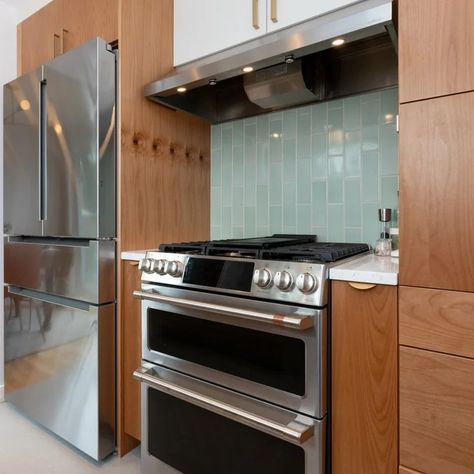 75 Mid-Century Modern Linoleum Floor Kitchen Ideas You'll Love - October, 2024 | Houzz Mid Century Linoleum Floor, Modern Linoleum Flooring, Floor Kitchen Ideas, Mid Century Modern Kitchen Remodel, Mid Century Modern Kitchen Design, Industrial Scandinavian, Farmhouse Transitional, Scandinavian Rustic, Ideas For Storage