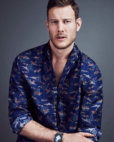 Merlin Show, Tom Hopper, Black Sails, Irish Men, Pull Off, Celebrity Crush, Mens Hairstyles, Actors & Actresses, Seattle