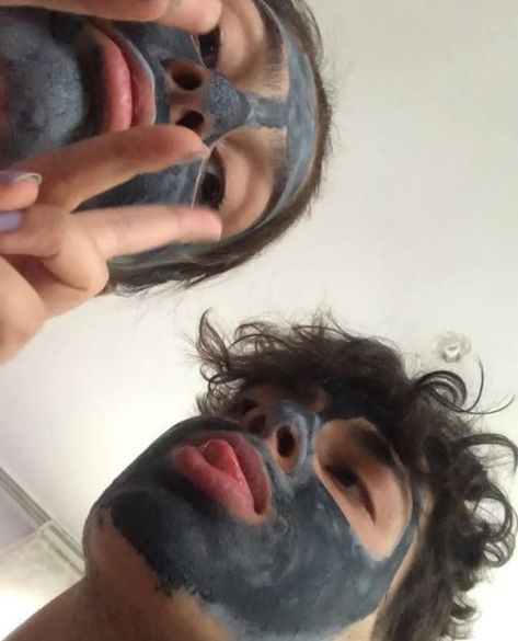 Couple Mask Face, Couples Face Masks Pictures, Boy With Face Mask, Face Mask Date, Couples Face Mask, Couple Face Mask, Mind Video, Mask Aesthetic, Mask Pictures