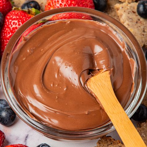 Sugar Free Nutella Dessert Dip Homemade Spreads, Nutella Dip, Sugar Free Nutella, Keto Friendly Fruit, Nutella Recipe, Low Carb Milk, Roasted Hazelnuts, Dessert Dip, Keto Sides