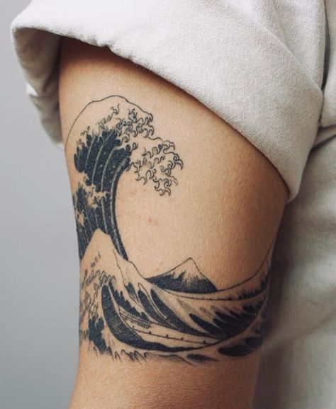 Great Wave Tattoo, Wave Tattoo Sleeve, Ocean Wave Tattoo, Japanese Wave Tattoos, Simple Wave Tattoo, Wave Tattoo Design, Surf Tattoo, Cuff Tattoo, Wrap Tattoo