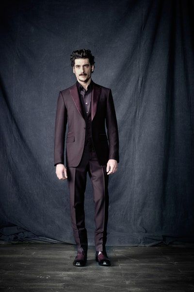 Mens Tux, Hunger Games Fashion, Mens Fancy Dress, Purple Suits, Classic Style Outfits, Red Carpet Outfits, Dapper Gentleman, Mens Formal Wear, Quirky Fashion