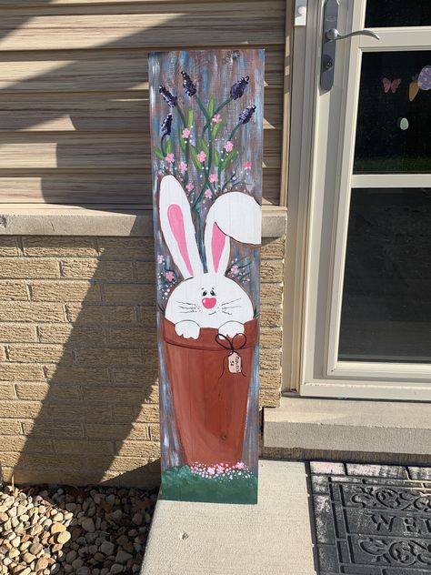 Easter Pallet Ideas, Spring Painting On Wood, Easter Leaner Boards, Easter Porch Signs, Spring Leaner Boards, Spring Wood Crafts To Sell, Painted Bunny Faces On Wood, Painted Easter Bunny Wood Crafts, Painted Easter Bunny