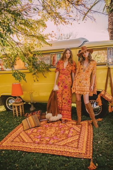 Wandering Folk, Flower Child Aesthetic, Yoga Studio Design, Hippie Baby, Historic Fashion, Mode Hippie, 60s And 70s Fashion, 70s Outfits, Hippie Life