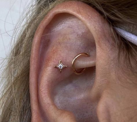 Earrings Stack, Stack Jewelry, Minimalist Ear Piercings, Cartilage Hoop Earrings, Minimal Tattoo Designs, Minimal Tattoo Ideas, Ear Peircings, Gold Huggie Hoop Earrings, Earrings For Sensitive Ears