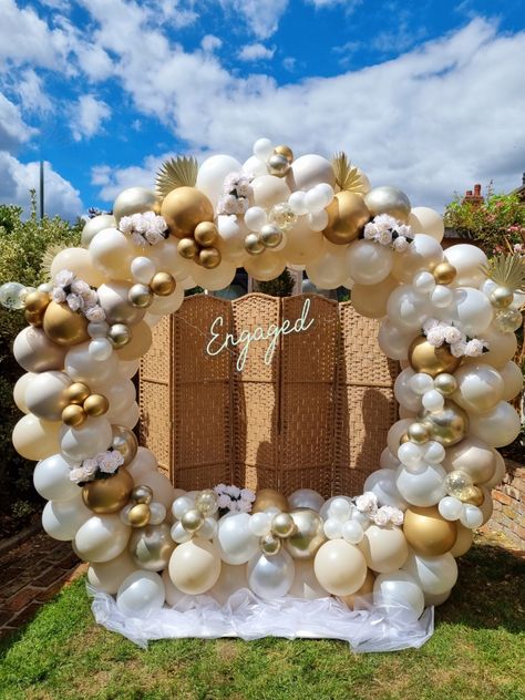 Outdoor balloon hoop design idea for the Engagement party in white, cream, gold, champagne colours with neon sign Gold And White Engagement Party, Engagement Balloons Decoration, Champagne Engagement Party, Birthday Lights Decoration, Decoration For Engagement, Party Arch Backdrop, Engagement Party Balloons, Engagement Confetti, Simple Balloon Decoration