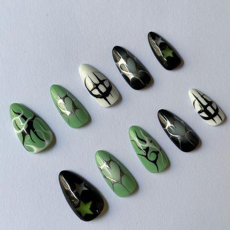 Press on nails dark fantasy art neo gothic vibe nail art y2k chromed nails Dark Fantasy Nails, Nail Art Y2k, Art Y2k, Nails Dark, Dark Evil, Green Nail Art, Neo Gothic, Dark Green Nails, Luxury Press On Nails