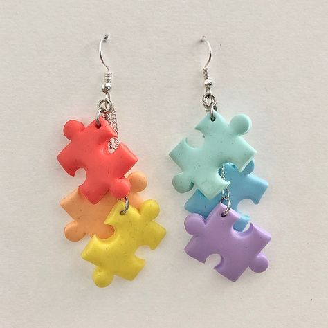 Fimo Ideas Earrings, Biscuit Earring, Fimo Earrings Ideas, Cercei Din Lut Polimeric, Lesbian Earrings, Idee Cricut, Weird Jewelry, Quirky Earrings, Indie Jewelry