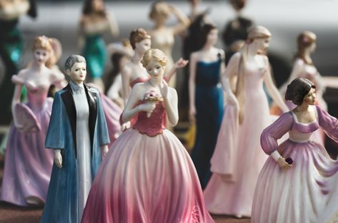 Royal Doulton Figurines Value and Price Guide Royal Dalton Figurines, Royal Doulton China, Royal Doulton Figurines, Figurine Display, Price Guide, Take Me Home, Royal Doulton, Fine Bone China, British Royals