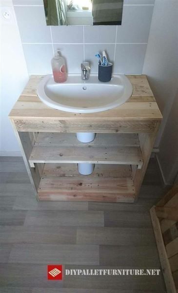 Pallet Bathroom, Crate Furniture Diy, Diy Toilet, Crate Furniture, Apartment Bathroom, Sink Cabinet, Rustic Bathroom, Small Bathroom Decor, Pallet Wood