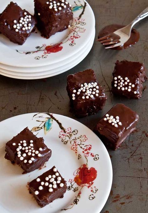 Chocolate Petit Fours {cake mix} Chocolate Petit Fours, Petit Fors, Petite Fours, Cake Mix Desserts, Small Batch Baking, Torte Cupcake, Dessert For Two, Christmas Foods, Cake Bites