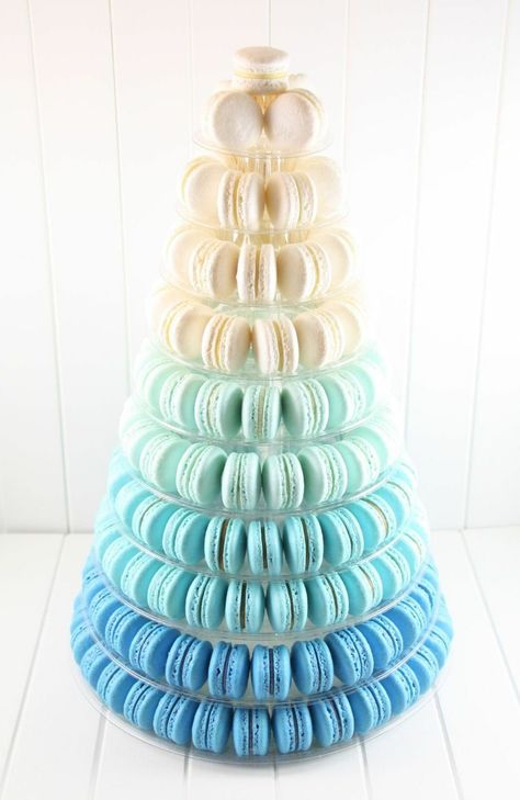 Torre de macarons Blue Macaron Tower, Blue Macaron, Macaroon Tower, Macaroon Cake, Macaron Tower, Macaron Cake, Macaron Cookies, French Macaroons, Macaron Recipe