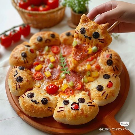 Pics Of Food, Cute Pizza, Food Shapes, Kawaii Cooking, Fall Cooking, Cute Baking, Easy Food Art, Holiday Music, Christmas Songs