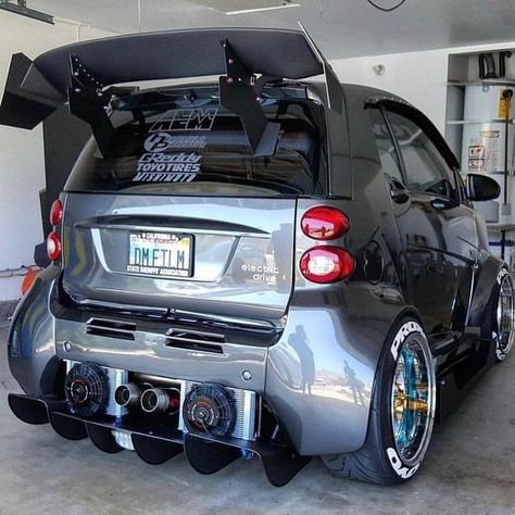 Tricked Out Smart Dar Smart Car Body Kits, Smart Brabus, Smart Roadster, Living In Car, Smart Fortwo, Sport Automobile, Car Mods, Smart Car, Mini Cars