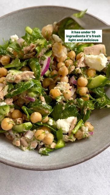 Wholesome by Sarah on Instagram: "10 MINUTE CHICKPEA, TUNA & GOATS CHEESE SALAD Serves 2 Ingredients: 1 cup spinach, chopped 400g canned chickpeas, drained and rinsed 1 small cucumber, deseeded & cut into half moon 1/2 small red onion, finely diced 2 tbsp dill, chopped 70g goats cheese (or feta) 180g can tuna, drained (optional) 1 tbsp extra virgin olive oil 1/2 lemon, juice squeezed Sea salt & pepper Method: 1. In a medium sized bowl add spinach, chickpeas, cucumber, spanish o Goats Cheese Salad, Can Tuna, Chickpea Tuna, Green Goddess Dressing, Small Cucumber, Goats Cheese, Spanish Onion, Goat Cheese Salad, Cheese Salad