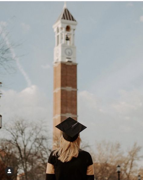 Purdue Graduation Pictures, Liberty University Graduation Pictures, Liberty University Graduation, Purdue Graduation, Guys Poses, Poses Graduation, College Grad Pictures, Grad Picture Ideas, College Grad Photos