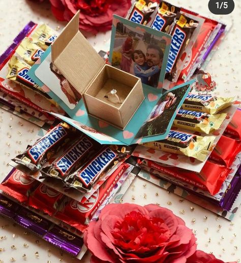 Candy Explosion Box Ideas, Explosion Box Design, 18th Birthday Present Ideas, Explosion Cake, Birthday Explosion Box, Surprise Box Gift, Chocolate Gift Boxes, Exploding Boxes, Xmas Diy