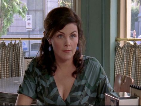 Sherilyn Fenn - Anna Nardini (April's Mom - Luke's Ex) Gilmore Girls Books, Gilmore Girls Style, Amy Sherman Palladino, Sherilyn Fenn, Stars Hollow, Fashion Bohemian, Twin Peaks, Detroit Michigan, Girls Style