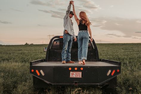 Livestock Couples, Rodeo Relationship Goals, Blue Collar Couple, Country Couple Pictures Truck, Home Ideas For Couples, Cowboy Couple Aesthetic, Truck Couple Photoshoot, Western Couple Pictures, Joker And Harley Quinn Tattoo