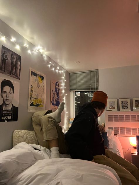 College, University, University of Oregon, dorm, life, dorm, dorm decoration, apartment decoration, college apartment, college life College Gym, Trinity College Dublin Dorm, University Couple, Leaving For College Aesthetic, College Relationships Aesthetic, College Lifestyle, College Love, University Of Oregon Dorm, College Boyfriend Aesthetic