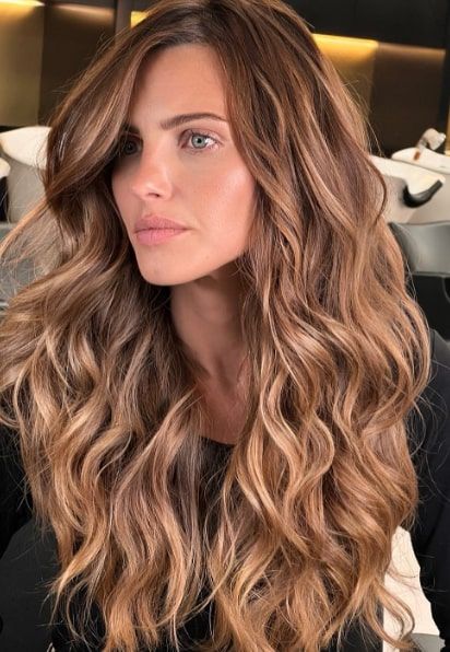 Strawberry Waves Caramel Hair Color Idea Strawberry Bayalage Brunette, Caramel Strawberry Blonde, Hair Colour Soft Summer, Dimensional Strawberry Blonde Balayage, Strawberry Blonde Color Melt, Toffee Blonde Hair Caramel, Caramel Sunset Hair, Honey Caramel Hair Color, Warm Caramel Hair