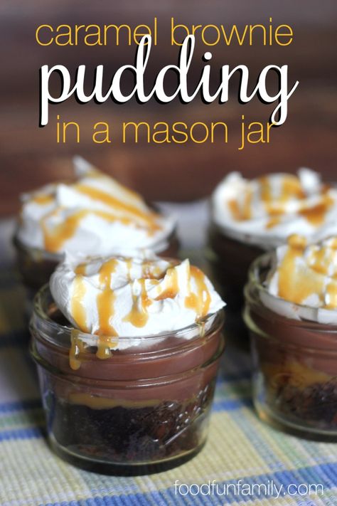 Pudding In A Jar, Recipes In A Jar, Mason Jar Desserts Recipes, Brownie Pudding, Jar Projects, Mason Jar Desserts, Resep Brownies, Gooey Caramel, Dessert In A Jar