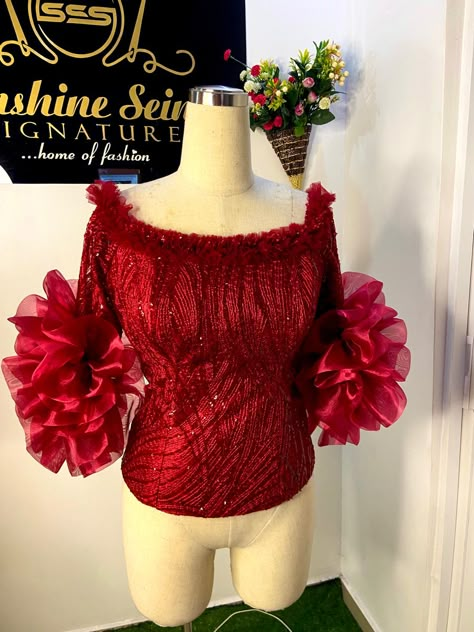 Mama Blouse Styles, Lace Madam Blouse Styles, Madam Blouse Lace For Wrapper 2024, Blouse Lace Designs Latest, Lace Blouse Designs Latest, Woman Blouse For Wrapper, Madam Blouse Styles, Lace Tops For Women Classy, Madam Blouse Lace For Wrapper