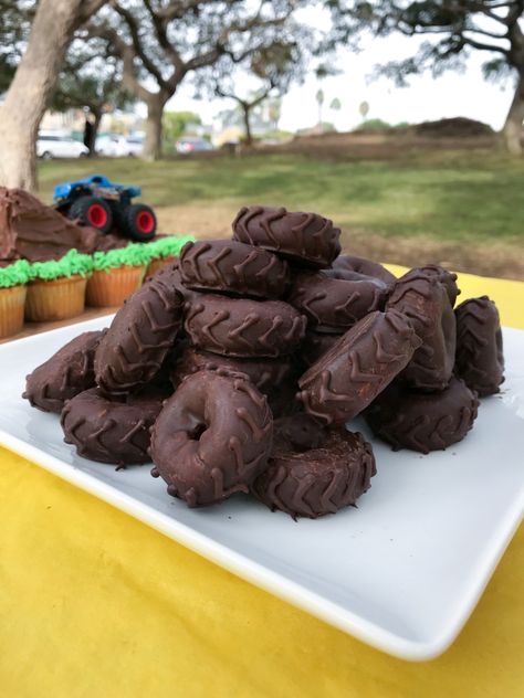 Monster Truck Tire Treats – Seakettle Monster Truck Party Desserts, 1st Birthday Truck Theme, Monster Truck Snacks Food Ideas, Mudding Party Ideas, Tire Donut Diy, Monster Truck Arena Cake, Monster Jam Birthday Party Centerpieces, Monster Truck Bday Cake, Monster Truck Cake 4