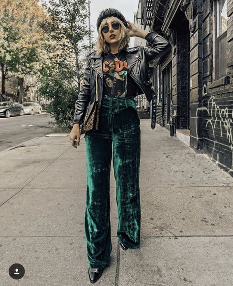 Boho Leather Pants Outfit, Velvet Pants Street Style, Flared Velvet Pants Outfit, Green Velvet Outfits For Women, Green Velvet Flare Pants Outfit, Velvet Pants Holiday Outfit, Green Velour Pants Outfit, Green Velvet Pants Outfits Winter, Velvet Green Pants Outfit