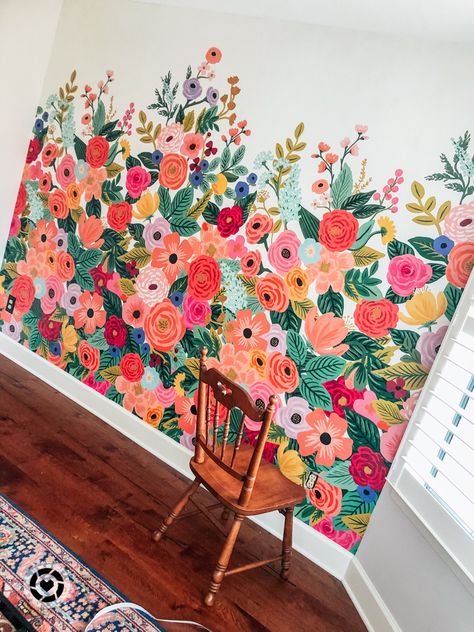 Colorful Bedroom Mural, Accent Wall Mural Living Room, Simple Floral Wall Mural, Girls Bedroom Wallpaper Accent Wall, Paint Floral Wall, How To Paint A Floral Wall Mural, Diy Painted Flowers On Wall, Cool Wall Murals Bedroom, Flowers Wall Painting Ideas