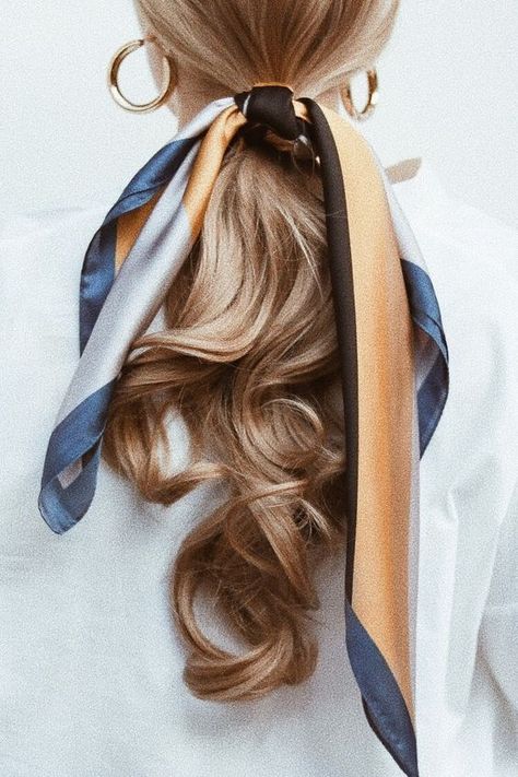 Style File - Mini Trend: the Silk Scarf for Summer Days Hair Scarf Styles, 2020 Trends, Pixie Cuts, Hair Envy, 가을 패션, Hair Dos, Scarf Hairstyles, Hair Day, Hair Goals