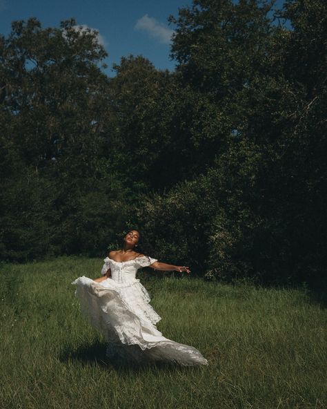 it’s giving runaway bride & i’m here for it • • • keywords: documentary photography, cinematic photography, visual poetry, storytelling, love, couples photoshoot, tampa elopement, travel photographer, couples inspo, romcom, movie scenes, bridals, runaway bride, bridal portraits, untraditional bridals 🏷️ #floridaphotographer #tampaphotographer #stpeteweddingphptographer #tampaweddingphotographer #destinationweddingphotograoher #stpetephotographer #film #visualpoetry #cinematicphotographer ... Storytelling Couple Photography, Runaway Bride Aesthetic, Tampa Elopement, Bridge Photoshoot, Im Getting Married, Photography Cinematic, Runaway Bride, Bride Photoshoot, Nature Photoshoot