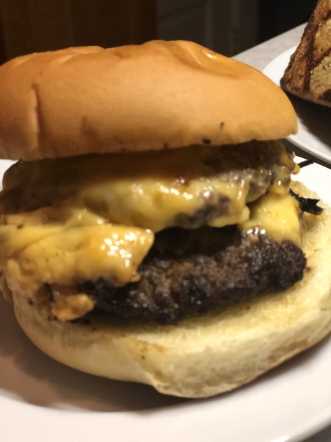 Indoor Smash Burger Indoor Grill Recipes, Cheesy Bacon Potatoes, Ninja Grill, Smash Burger Recipe, Smash Burgers, Bacon Potato, Griddle Cooking, Cheesy Bacon, Smash Burger