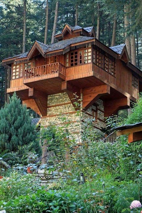 Bedroom Pole, Fire Tower, Lodge Homes, Cool Tree Houses, Tree House Designs, Farmhouse Barndominium, Unusual Homes, Tower House, Luxury Lodge