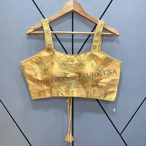 Blouses Indian, Gold Saree Blouse, Indian Blouses, Embroidery Work Blouse, Sleeveless Blouse Saree, Blouse Crop Top, Strip Blouse, Blouse Crop, Blouse Measurement