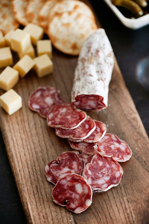 Soppressata Recipes, Italian Picnic, Italian Salami, Charcuterie Board Meats, Dried Chili Peppers, Canada Food, A Charcuterie Board, Sandwich Fillings, Food Babe