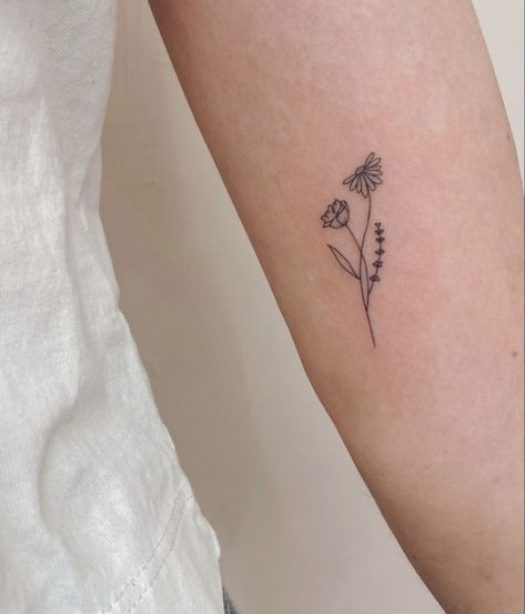 Aster Flower Tattoo Minimalist, Fine Line Daisy And Rose Tattoo, Daisy And A Rose Tattoo, Fine Line Aster Flower Tattoo, Intertwined Flower Tattoo, Daisy And Carnation Tattoo, Lil Tatoos, Flower Tattoo Placement Ideas, Boyfriend Tattoos