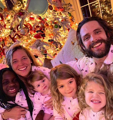 Lauren Akins (@laur_akins) • Instagram photos and videos Lauren Akins, Christmas Card Pictures, Holiday Photoshoot, Thomas Rhett, Happy Birthday Jesus, Family Holiday Photos, Christmas Sweater Party, Three Daughters, Country Music Stars