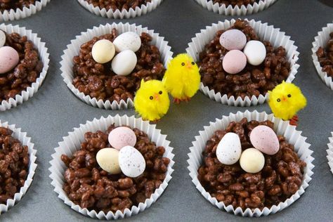 Easter Nests Chocolate Rice Krispie Cakes, Chocolate Rice Crispy Cakes, Cakes For Easter, Rice Crispy Cake, Chocolate Rice Crispy, Rice Krispie Cakes, Chocolate Rice Cakes, Crispy Recipes, Big Cake