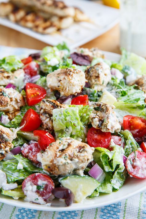 Grilled Chicken Souvlaki Salad with Creamy Feta and Dill Dressing Souvlaki Salad, Dill Dressing Recipe, Souvlaki Chicken, Dressing Closet, Antipasto Platters, Feta Dressing, Simple Salads, Mediterranean Cooking, Light Summer Meals