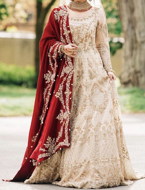 Red Nikah Dress, Asian Attire, Walima Dresses, Pakistani Wear, Pakistani Bridal Dress, Nikah Dress, Nigerian Recipes, Walima Dress, Frock Designs