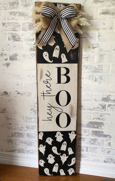 Fall Diy Wood Signs, Halloween Outdoor Home Decor, Farmhouse Wood Decor Diy Projects, Ghost Welcome Sign, Hey Boo Halloween Sign, Hey Boo Porch Sign, Fall Halloween Decor Porch, Halloween Door Signs Front Porches, Fall Front Door Signs