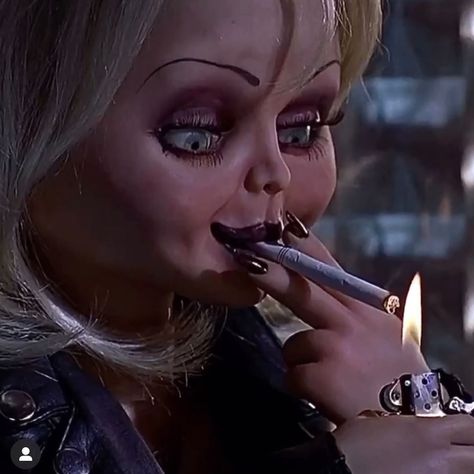 feeling a lot like mia (aka hot and a lil angry) Glen Chucky, Chucky Pfp, Tiffany Ray, Tiffany Chucky, Tiffany Bride Of Chucky, Movie Duos, Tiffany Bride, Pfp Halloween, Chucky And Tiffany