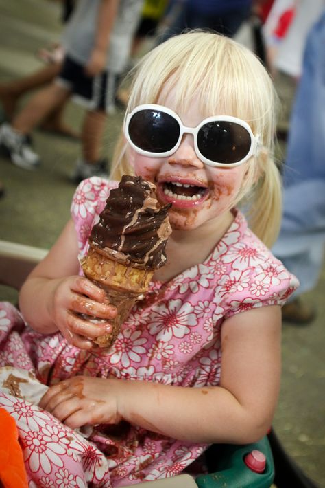 Chocolate ice cream and a Big smile  - the Best! Ice Cream Reference Photos, Guy Eating Ice Cream, People Eating Ice Cream, People Eating Ice Cream Aesthetic, Eating Ice Cream Aesthetic, Kids Eating Ice Cream, Baby Ice Cream, Ice Cream With Sprinkles Aesthetic, Ice Cream Pictures