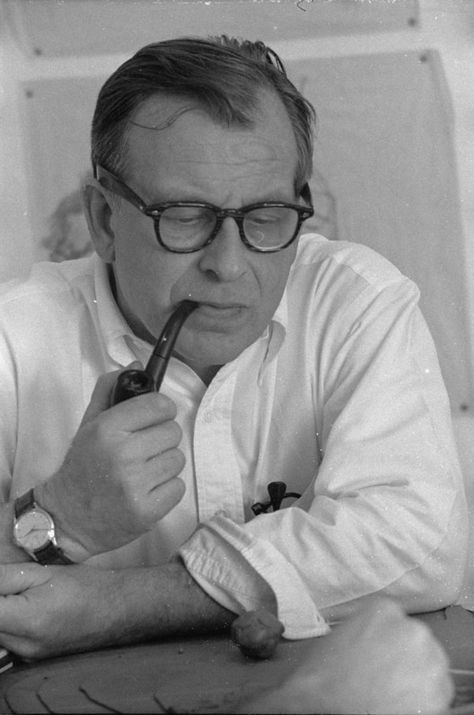 Spotlight: Eero Saarinen,Image via Wikimedia. Image by Balthazar Korab in public domain Danish Furniture Design, Gateway Arch, Santiago Calatrava, Modern Architects, Futuristic Style, Eero Saarinen, Danish Furniture, Design Movements, Chinese Architecture