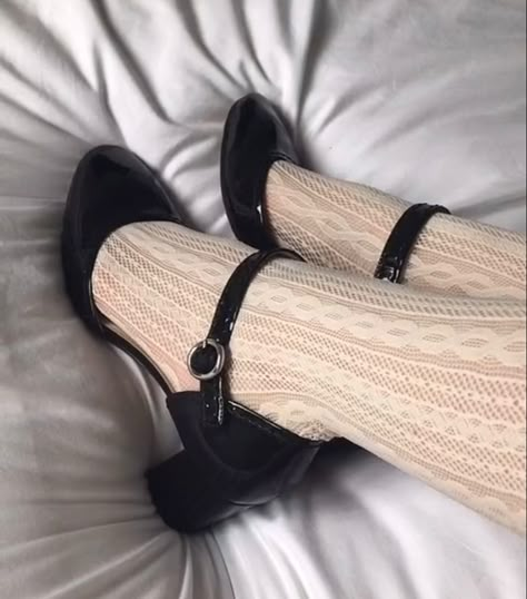 Fancy Shoes, Aesthetic Shoes, Old Money Aesthetic, Pretty Shoes, Dream Shoes, Dark Fashion, Mary Jane Shoes, Dark Academia, Dark Black