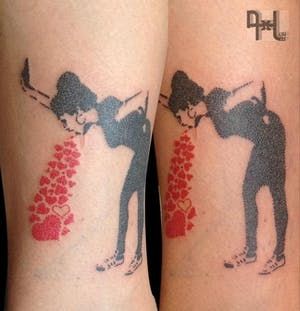 Bansky Tattoos, Banksy Tattoo, Mommy Tattoos, Street Art Banksy, Inspired Tattoos, Best Tattoos For Women, Banksy Graffiti, Banksy Art, Street Painting