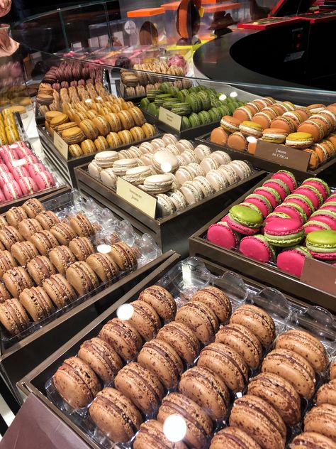 In Paris Aesthetic, Macarons Paris, Paris Food, Paris Aesthetic, Travel Aesthetic, Aesthetic Food, Macarons, Paris