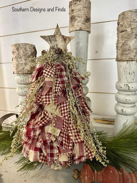 Rag Angel, Christmas Upcycle, Diy Primitive Decor, Rag Tree, Americana Christmas, Natal Natural, Gold And White Christmas Tree, Fabric Christmas Decorations, Pastel Christmas Decor