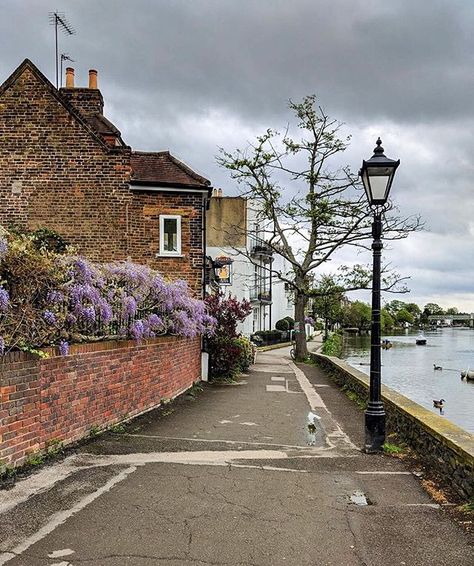 #netflixchat - whats good? Binged watched The Letdown an Australian comedy following the adventures of a new mum and 3% is back!! #housesofldn  #wisteriahysteria  #prettycitylondon Chiswick London, Whats Good, Banksy London Locations, London Love, London Calling, London City, Wisteria, Life Is Good, London